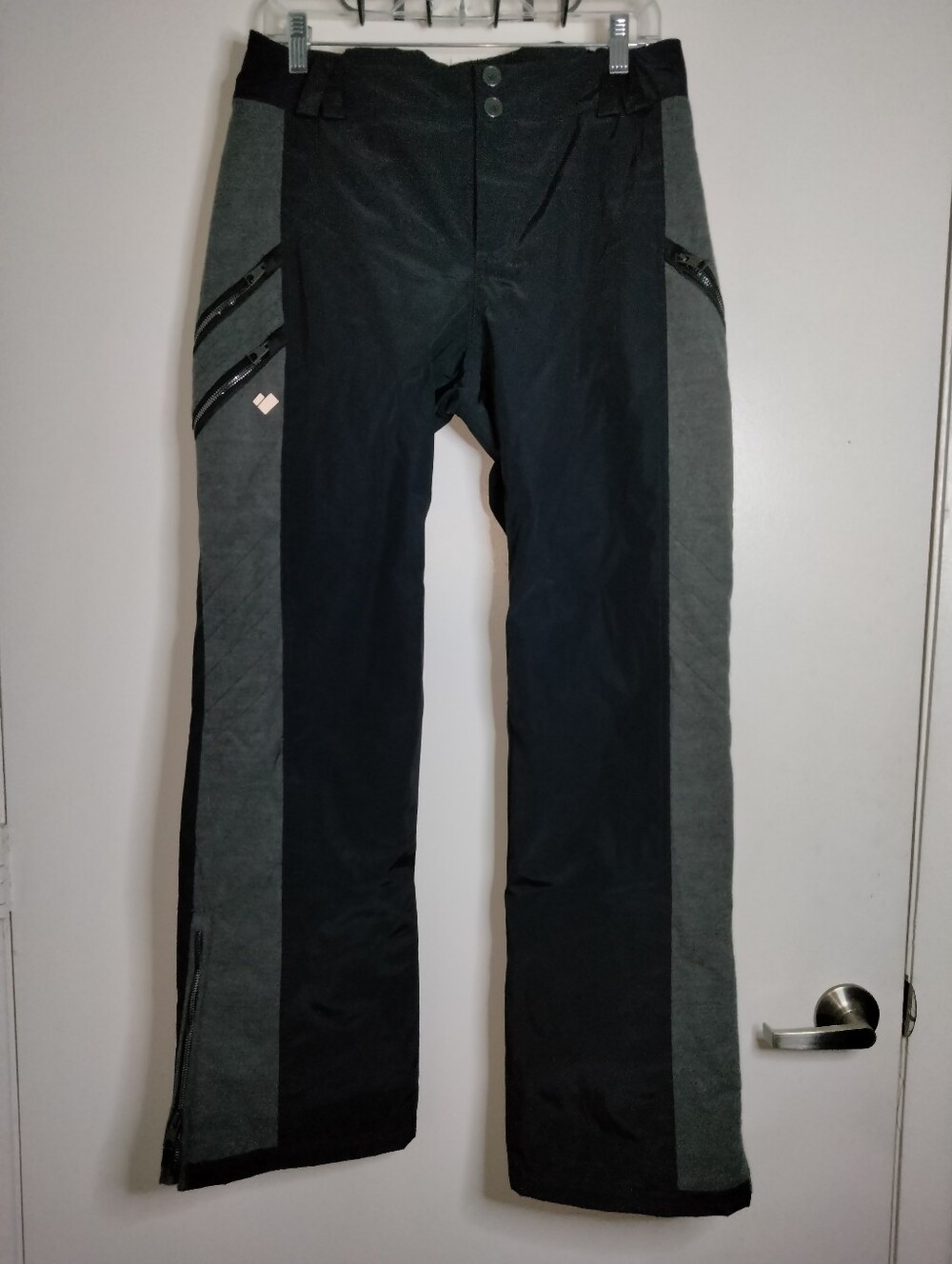 Obermeyer Resort (Size 10) Black & Gray Panel Zip Pockets Boot-Cut Ski Pants